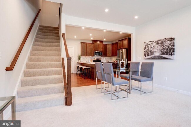 Building Photo - 43792 Middleway Ter