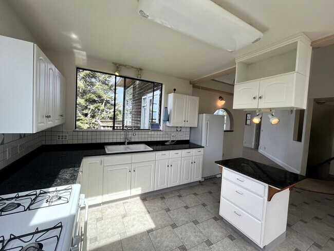 Building Photo - 3747 Trinity St