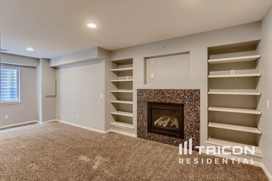 Building Photo - 4565 Larksong Dr