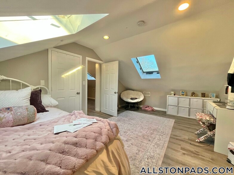 Building Photo - 39 Long Ave