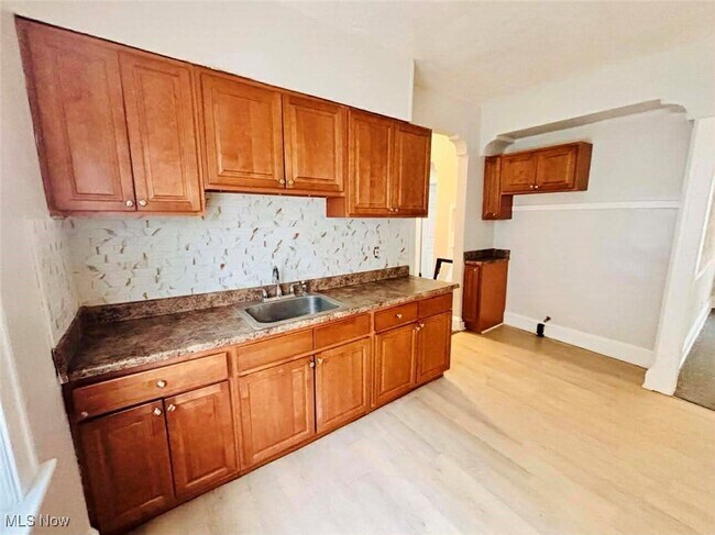 Building Photo - 3677 E 153rd St