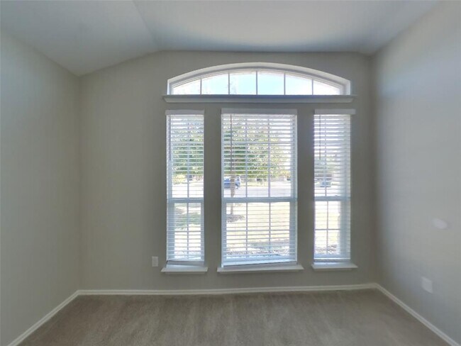 Building Photo - 347 Foster Ln