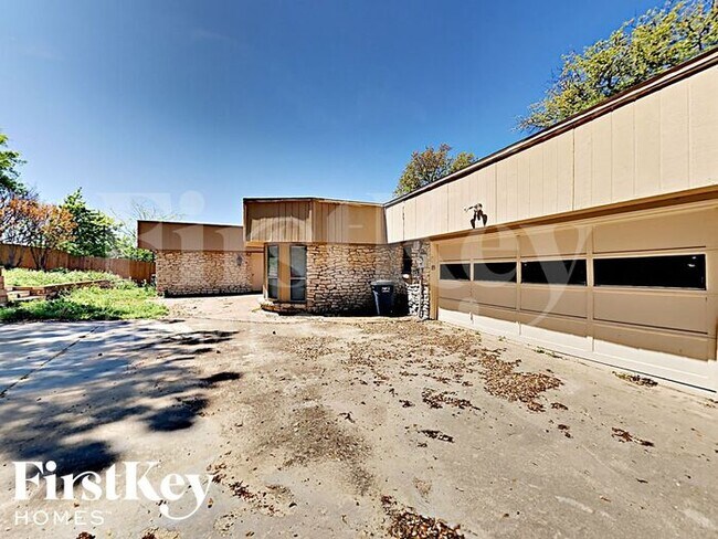Building Photo - 7701 Skylake Dr