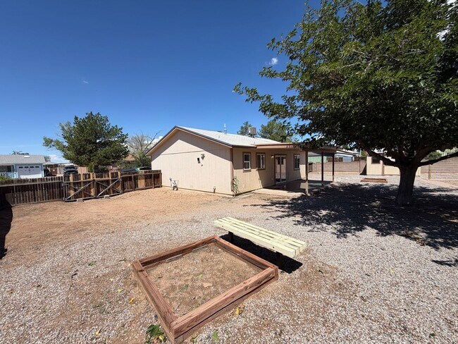 Building Photo - 628 Pontiac Dr SW