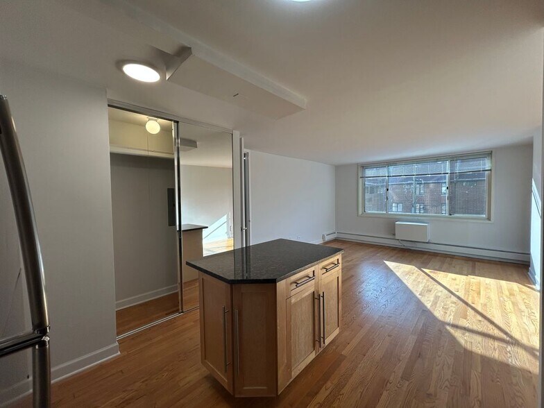 Building Photo - 1344 N Dearborn St