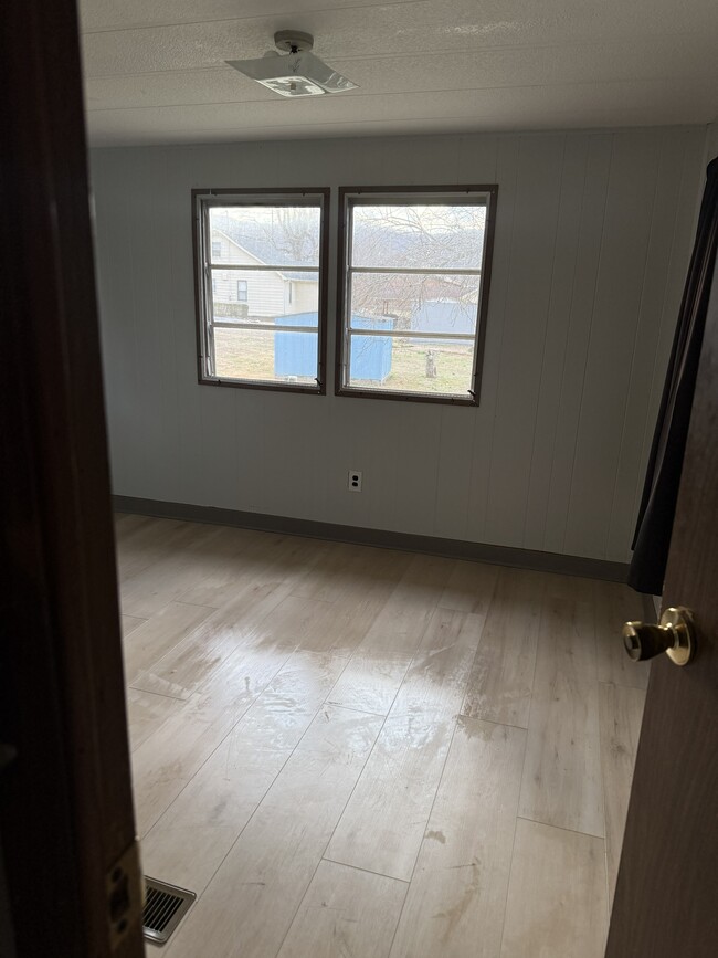 Building Photo - 1108 S Walnut Dr