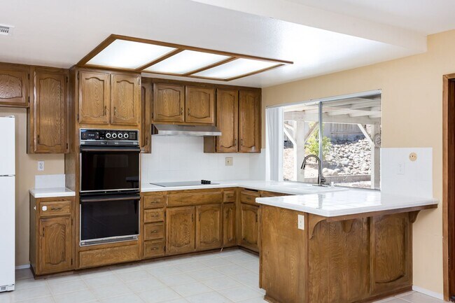 Building Photo - Traditional Home in North Fletcher Hills!
