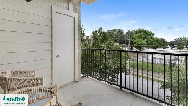 Building Photo - 1000 Henderson St