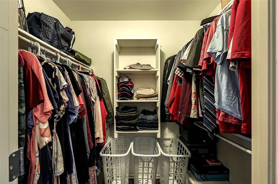 Building Photo - 2404 Deer Chase Dr