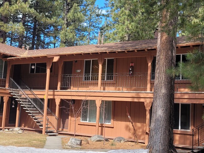 Building Photo - Fully furnished condo with pool