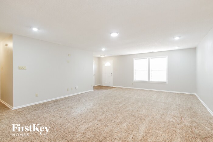 Building Photo - 6633 Sonesta Dr