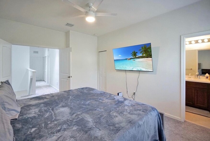 Building Photo - 378 NE 47th Pl