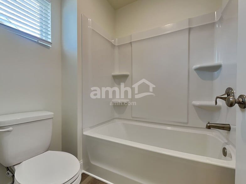 Building Photo - 3642 Creek View Cir