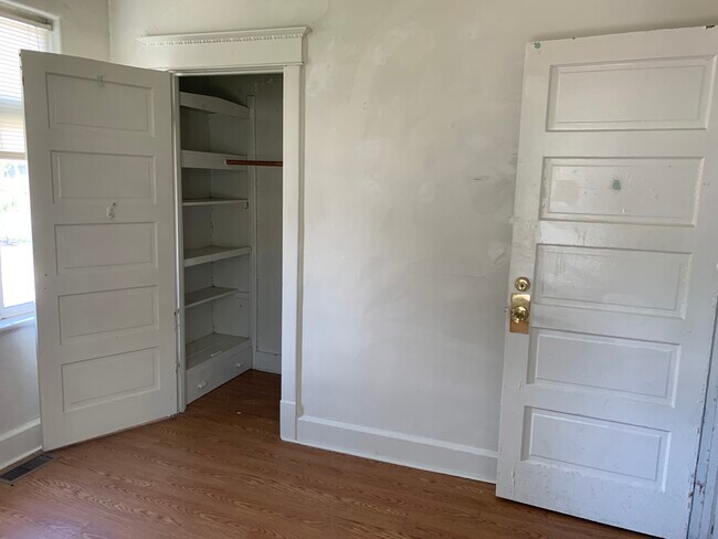 Building Photo - 1302 4th St