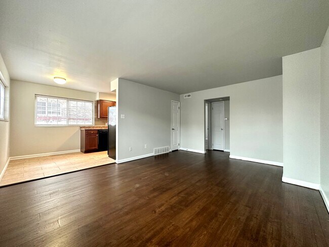 Building Photo - 1523 Leeshores Ln