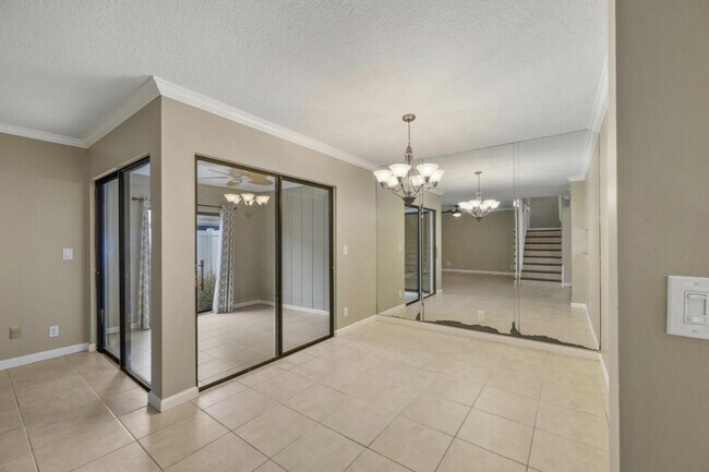 Building Photo - 402 Lakewood Ct