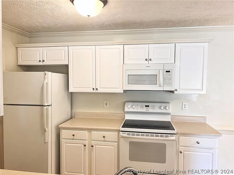 Building Photo - 1841 Balmoral Dr