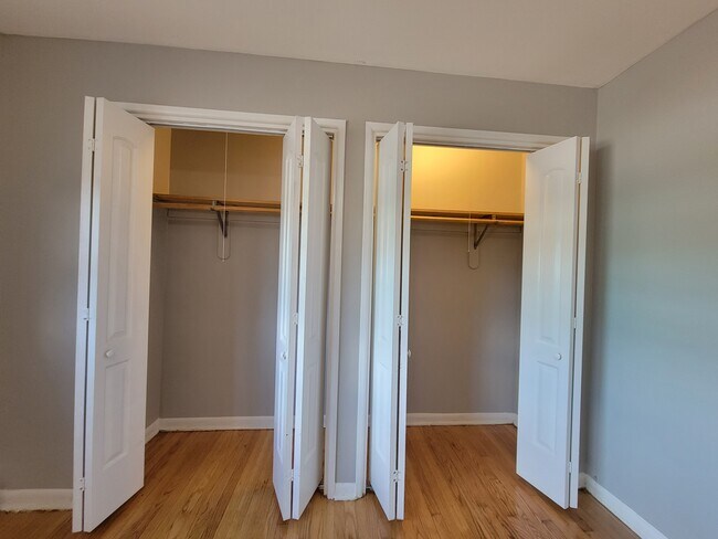 Building Photo - 8701 S Clyde Ave