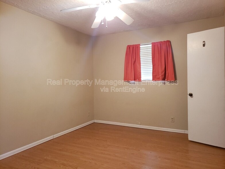 Building Photo - 1325 E Brooks St