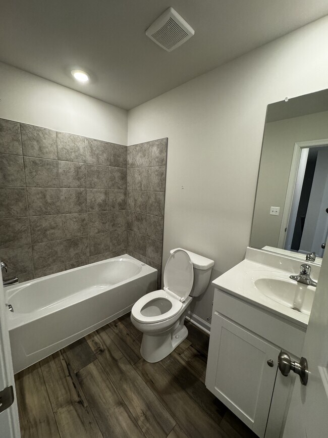 Building Photo - 122 Milburn Dr