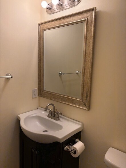 Bathroom - 46 School St