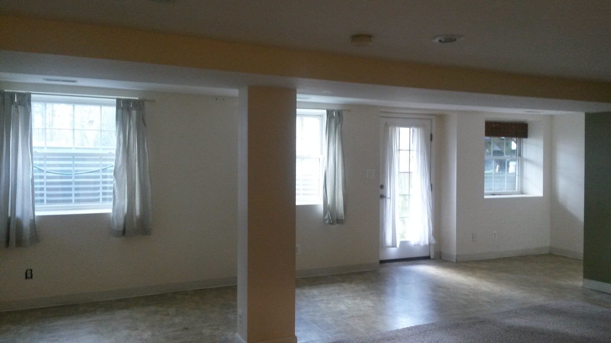 Building Photo - 702 Plum St SW