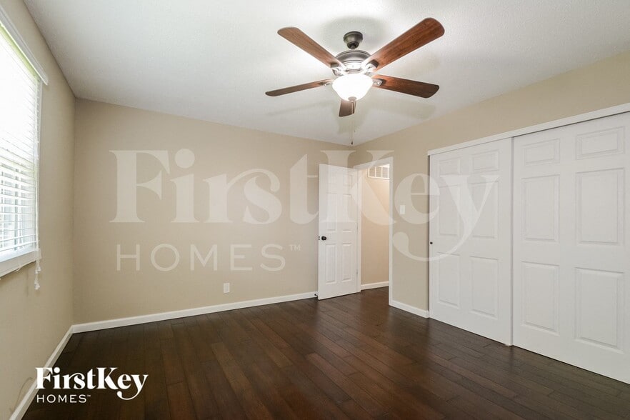 Building Photo - 3 Oak Point Ct