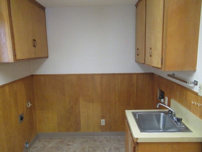 Building Photo - Four Bedroom Home in the Hills of South Salem