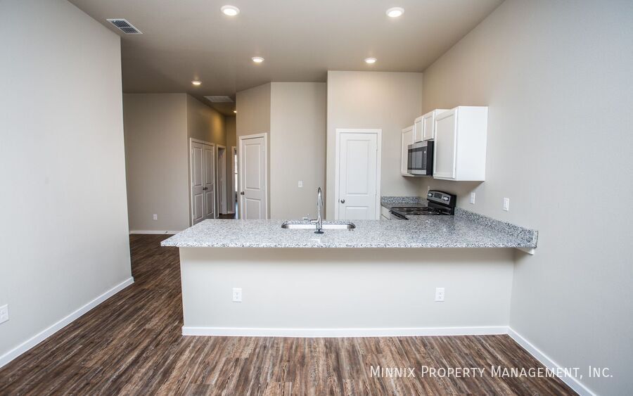 Building Photo - 2110 Langford Ave