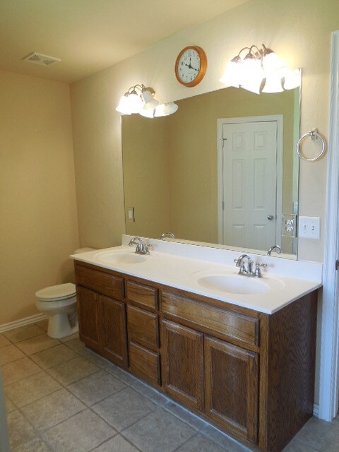 Building Photo - Two Living Areas!!! Spacious Three Bedroom Home in the Woodcreek Addition... Minutes from Campus,...