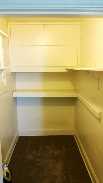 Walk-in Closet - 403 Green St