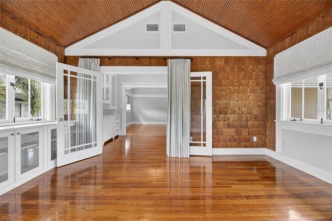 Building Photo - 3003 W Harbor View Ave