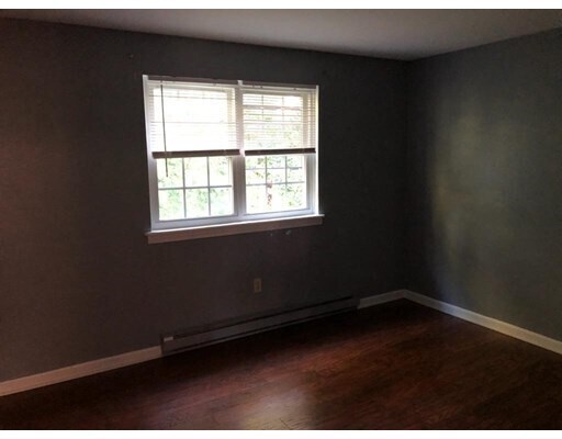 Building Photo - 8 Maple Crest Cir