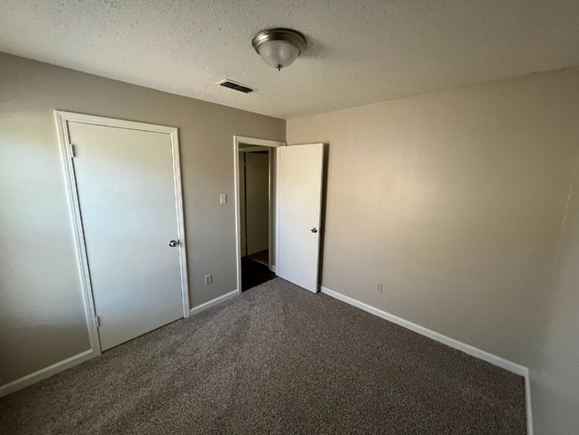 Building Photo - Charming 3BR/2BA Memphis Home | Hardwood Floors, 1-Car Garage & Fenced Yard
