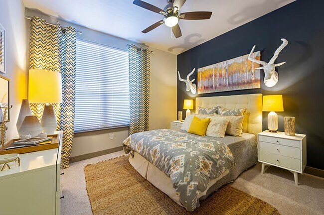 Building Photo - Downtown Steal: Up to 6 Weeks FREE Rent!