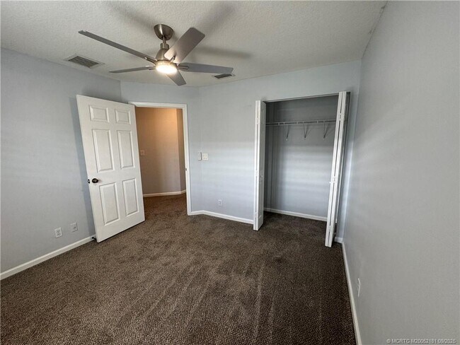 Building Photo - 4567 SE Murray Cove Cir