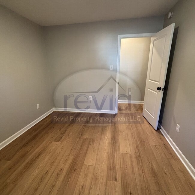 Building Photo - Recently Renovated 3Bed/1.5Bath Available ...