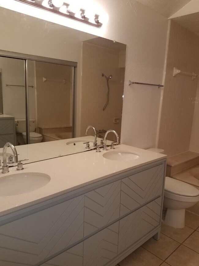 Building Photo - 13719 Rocky Bluff Dr