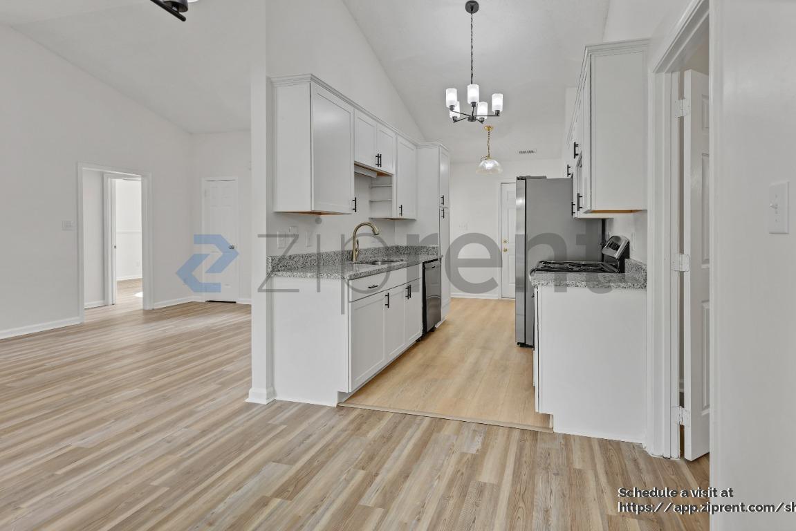 Building Photo - 4711 Avalon Forest Ln