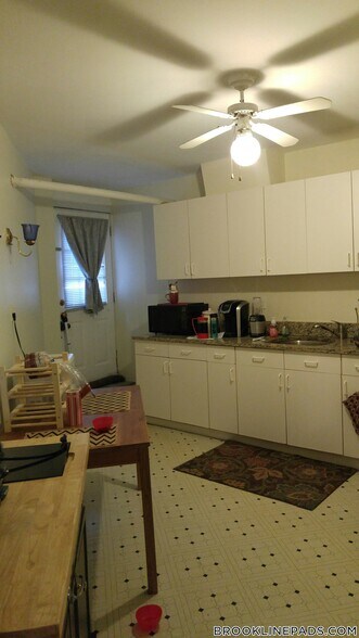 Building Photo - 208 Winthrop Rd