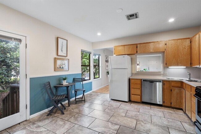 Building Photo - 2116 Glendale Pl