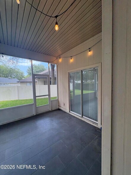 Building Photo - 86005 Maple Leaf Pl