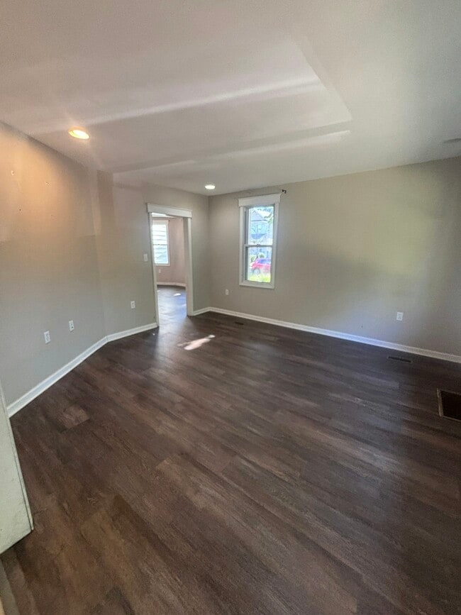 Building Photo - 165 Sharpe St