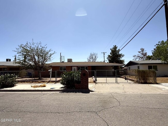 Building Photo - 2801 Hawick Rd