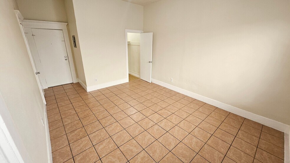 Building Photo - 743 S Burlington Ave