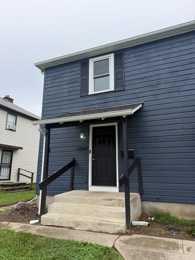 Building Photo - 1290 E 25th Ave