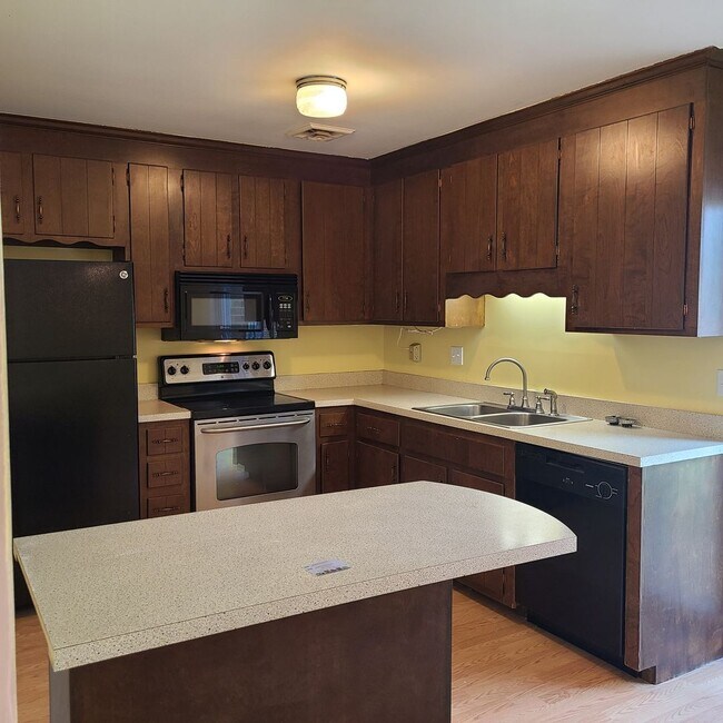 Building Photo - Incredible Townhouse in N Chesterfield!