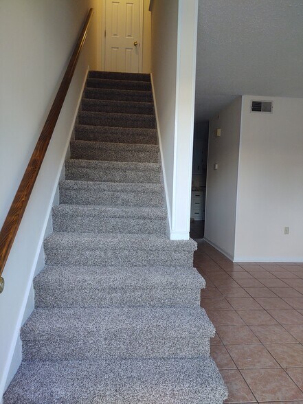 Interior entrance - 251 Knight Dr