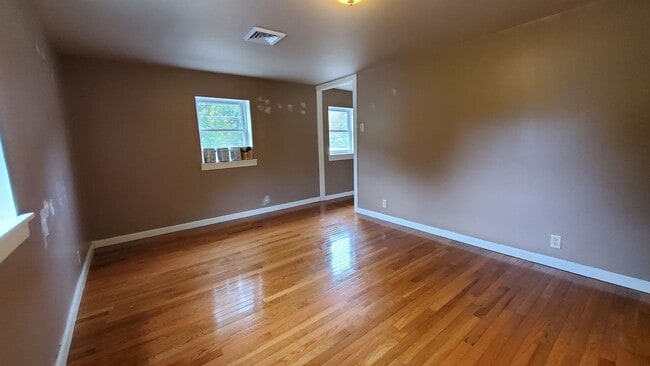 Building Photo - 4 Bedroom House for Rent