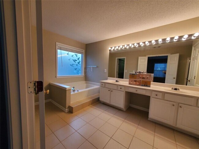 Building Photo - 2623 Davenham Ln